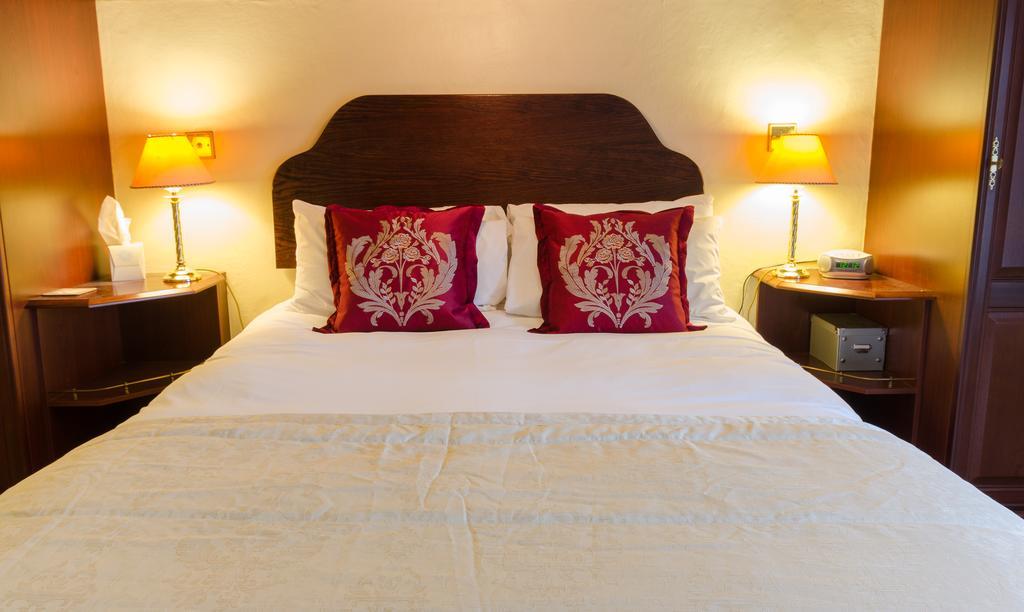 Lowbyer Manor Country House ألستون الغرفة الصورة